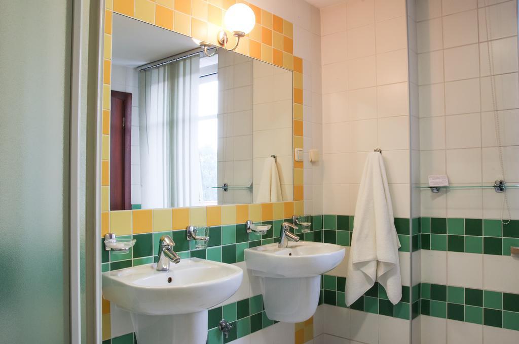 Hotel Sutoris Salzberg Zimmer foto